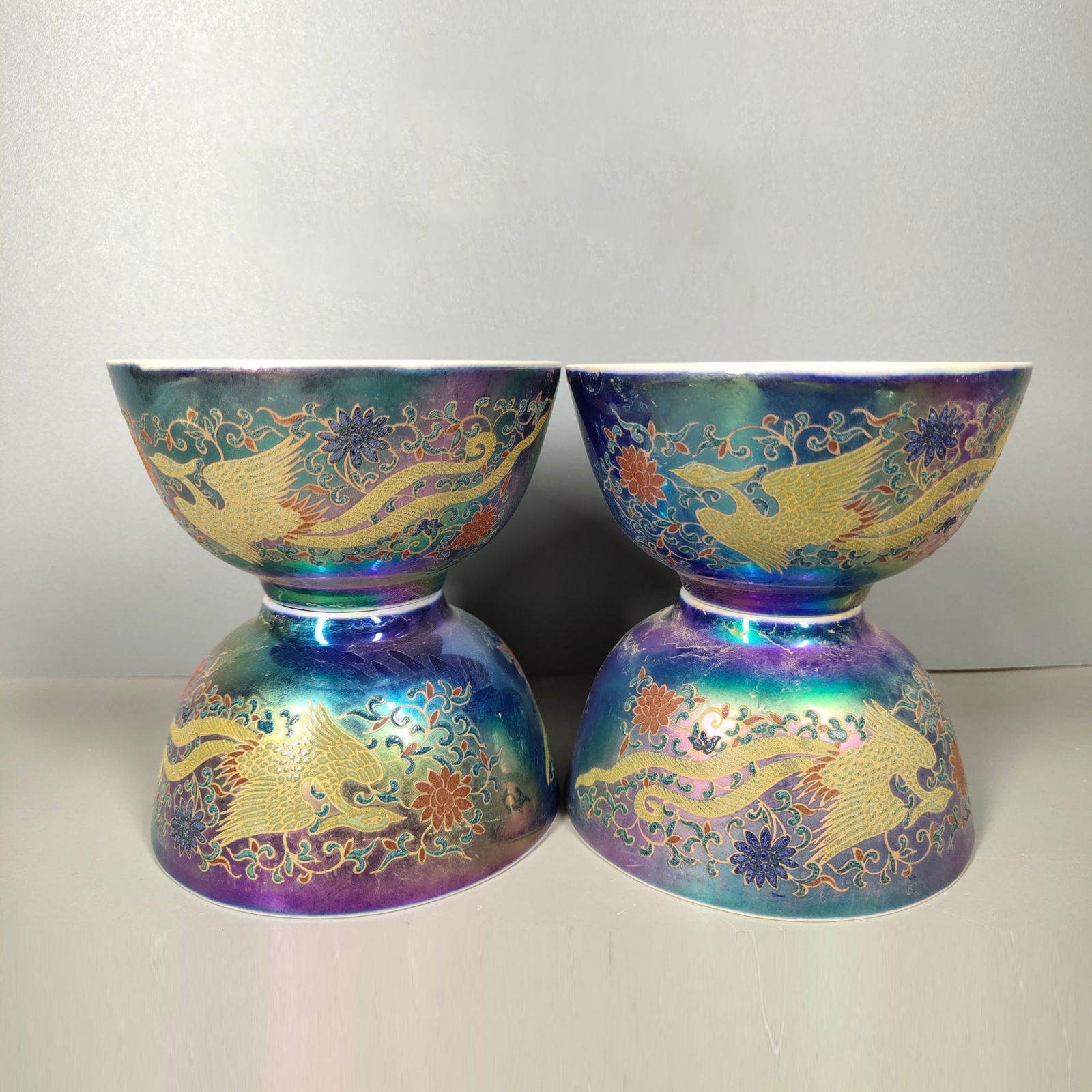 4 tea cups with phoenix pattern: 4 tea cups with phoenix pattern. Collection of Ming Dynasty style Chenghua thin-body seven-color fluorescent Height 5.5cm Width 9.2cm Freight: 1.International Shipping: Foreign shipping costs are dete