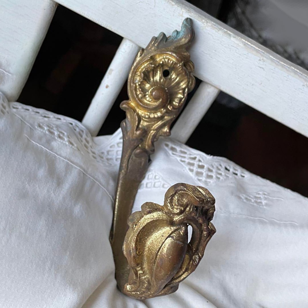 French antique brass curtain stand D hook tassel 100 years: French antique brass curtain stand D hook tassel 100 years. I bought it in an antique shop in the town of Versailles, just outside of Paris, over 25 years ago.Very old French curtain stand.It came fro