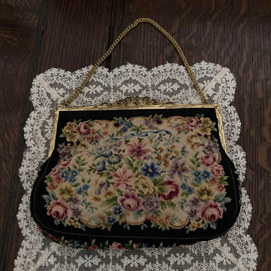 20th Century French Antique Gobelin Bag: 20th Century French Antique Gobelin Bag. DesignThis bag features beautiful floral embroidery for a classic look.MaterialIt is made of fabric and metal, durable and elegant.StyleAntique style, perfect