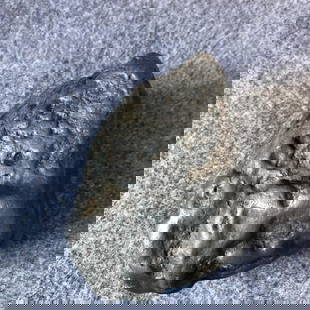 A piece of extraterrestrial meteorite: A piece of extraterrestrial meteorite, magnetic, can absorb harmful substances, with obvious honeycomb and clear air printSize 15.5cmWeight 3kg Freight: 1.International Shipping: Foreign shipping cost