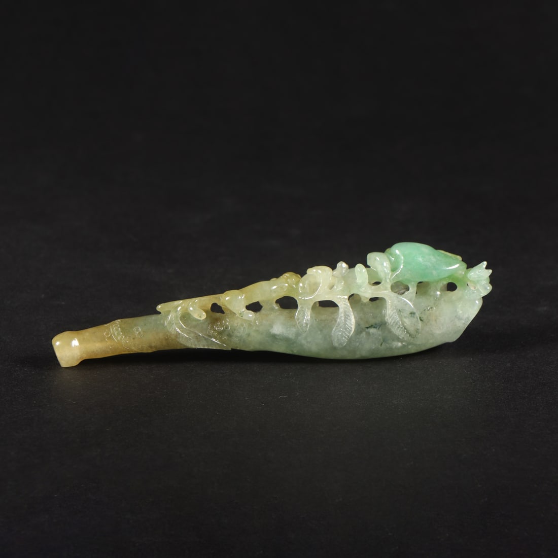 Qing Dynasty style jade cigarette holder: Chinese antiques, private collection, orderly inheritance (Qing Dynasty style jade cigarette holder), period items, unique masterpieces, handed down from generation to generation, with high collection