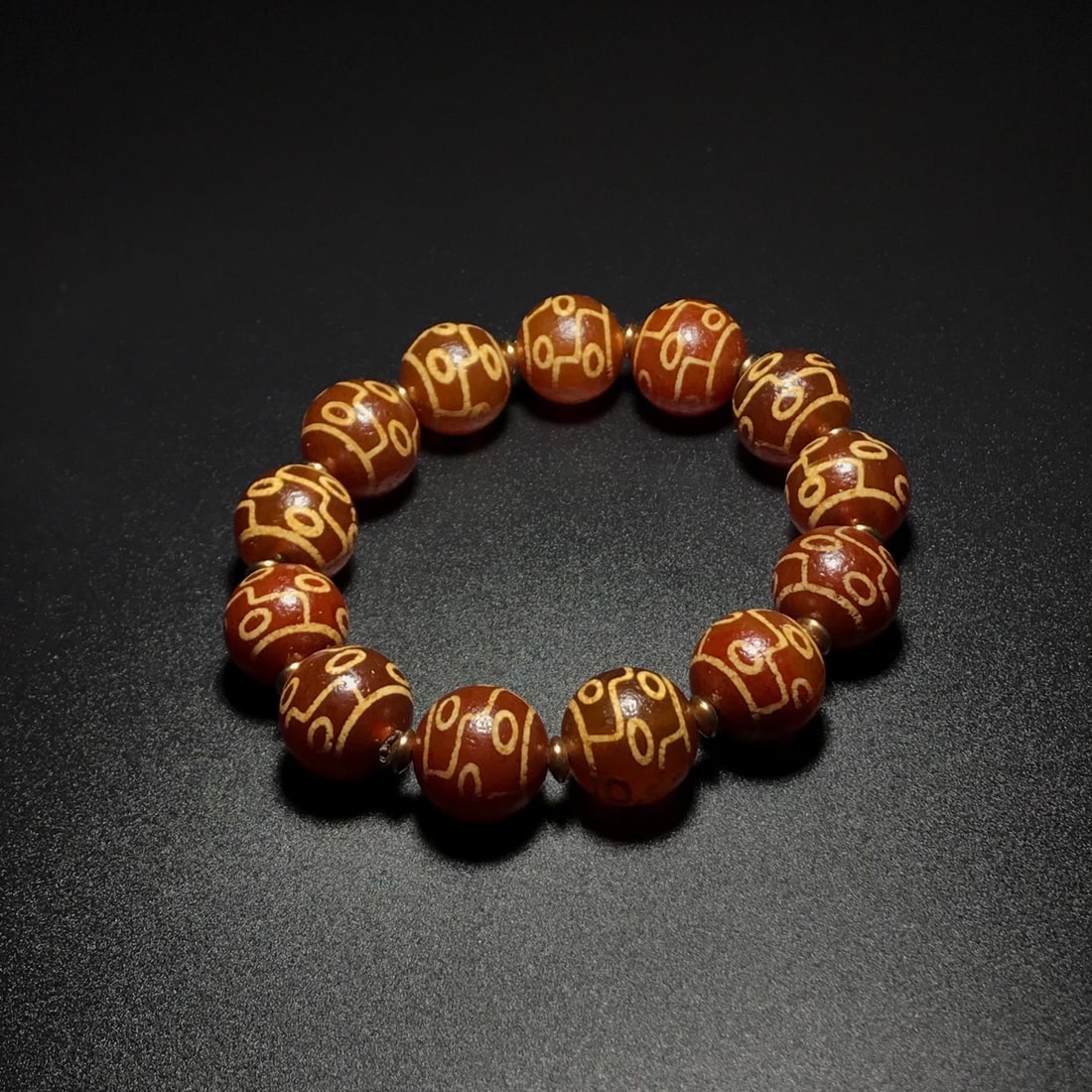 Agate Bracelet with Zigzag-patterned Nine-eyed Daluo Dzi Beads (1 of 9)
