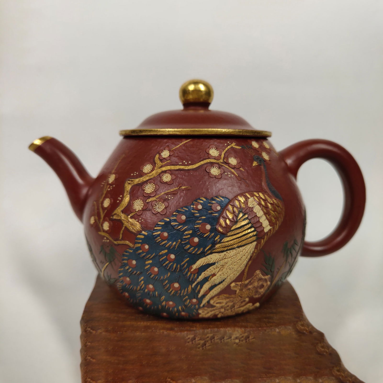 A famous hand-carved clay-painted phoenix pattern and gold-painted purple clay teapot with nine: A famous hand-carved clay-painted phoenix pattern and gold-painted purple clay teapot with nine water holes Freight: 1.International Shipping: Foreign shipping costs are determined by the destination.