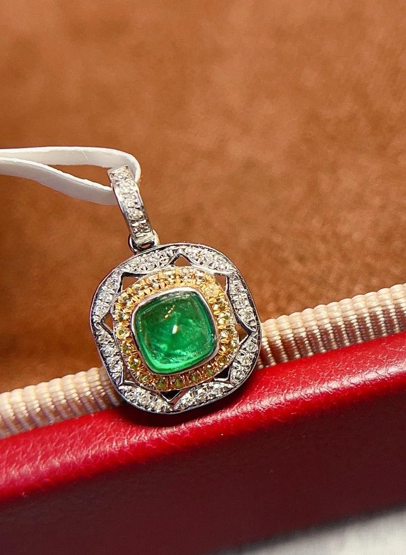 18k gold emerald pendant (1 of 4)