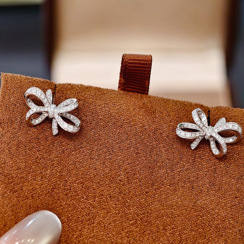 18k diamond stud earrings: 18k diamond stud earrings