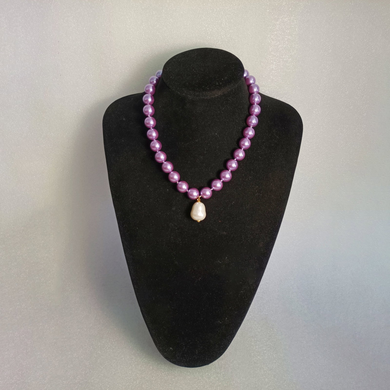 Old Collection Pearl Necklace: An old pearl necklace, perfectly preserved and in excellent condition Freight: 1.International Shipping: Foreign shipping costs are determined by the destination. 2.Photos, descriptions and valuations