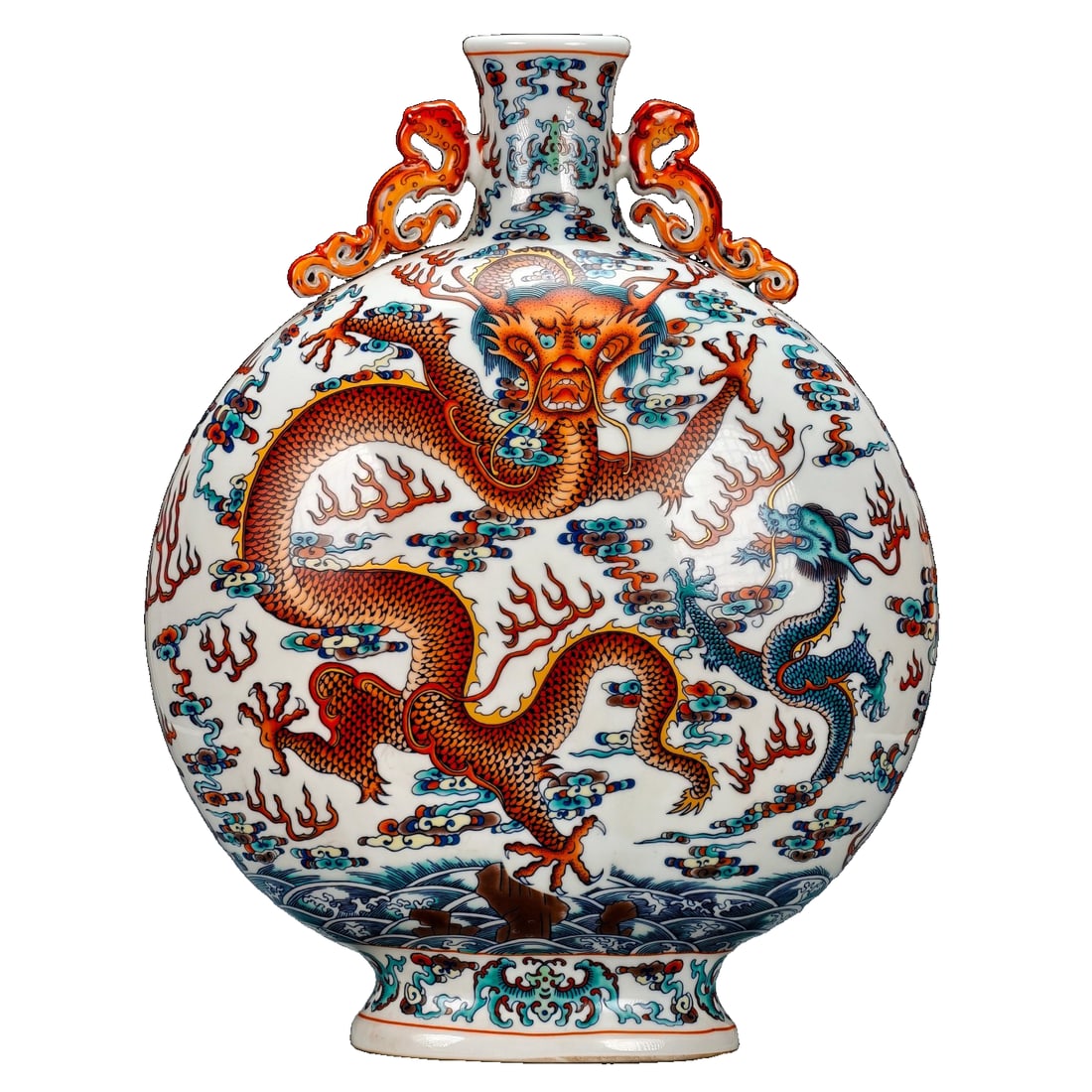 Qing dynasty Qianlong style famille-rose 'Dragon Teaching Its Offspring' dragon-ear moon flask: Imperial kiln Daqing Qianlong period style famille-rose 'Dragon Teaching Its Offspring' dragon-ear moon flask. The moon flask in the picture is exquisitely crafted and beautiful, featuring the traditi