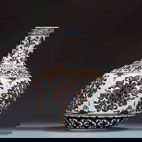 Ming Xuande style blue and white enamel celestial globe vase with full lotus design: This Ming Xuande-style blue and white enamel porcelain globe vase, with a height of 43 centimeters and a belly diameter of 33 centimeters, features a full and elegant body shape with flowing lines. Th