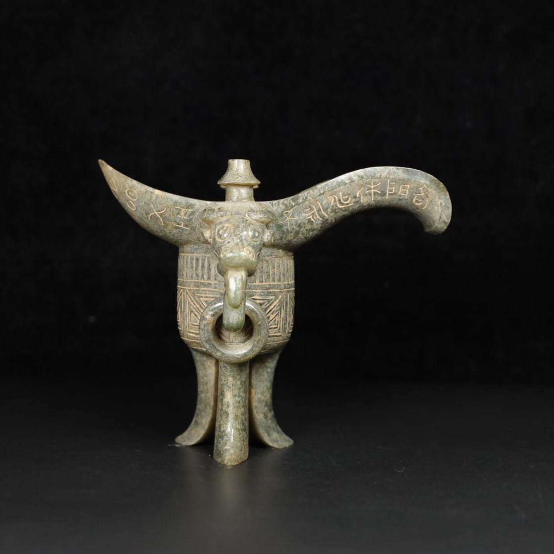 Hetian Jade Goblet: Hetian jade wine cup, with delicate and glossy texture, matured patina, details as shown in the picture, dimensions: length 15.3 cm, width 9 cm, height 12.5 cm, weight 319 grams Freight: 1.Internation