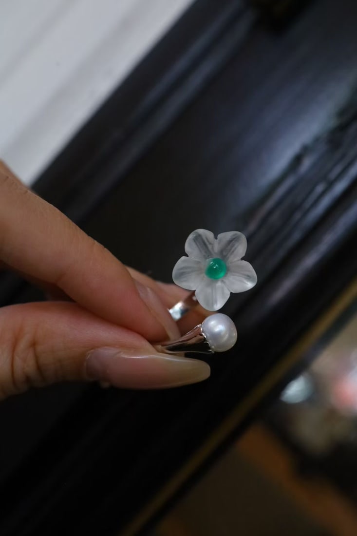 Natural White Quartz Trumpet Flower Pure Silver Ring White Quartz Pearl Open Ring (1 of 5)