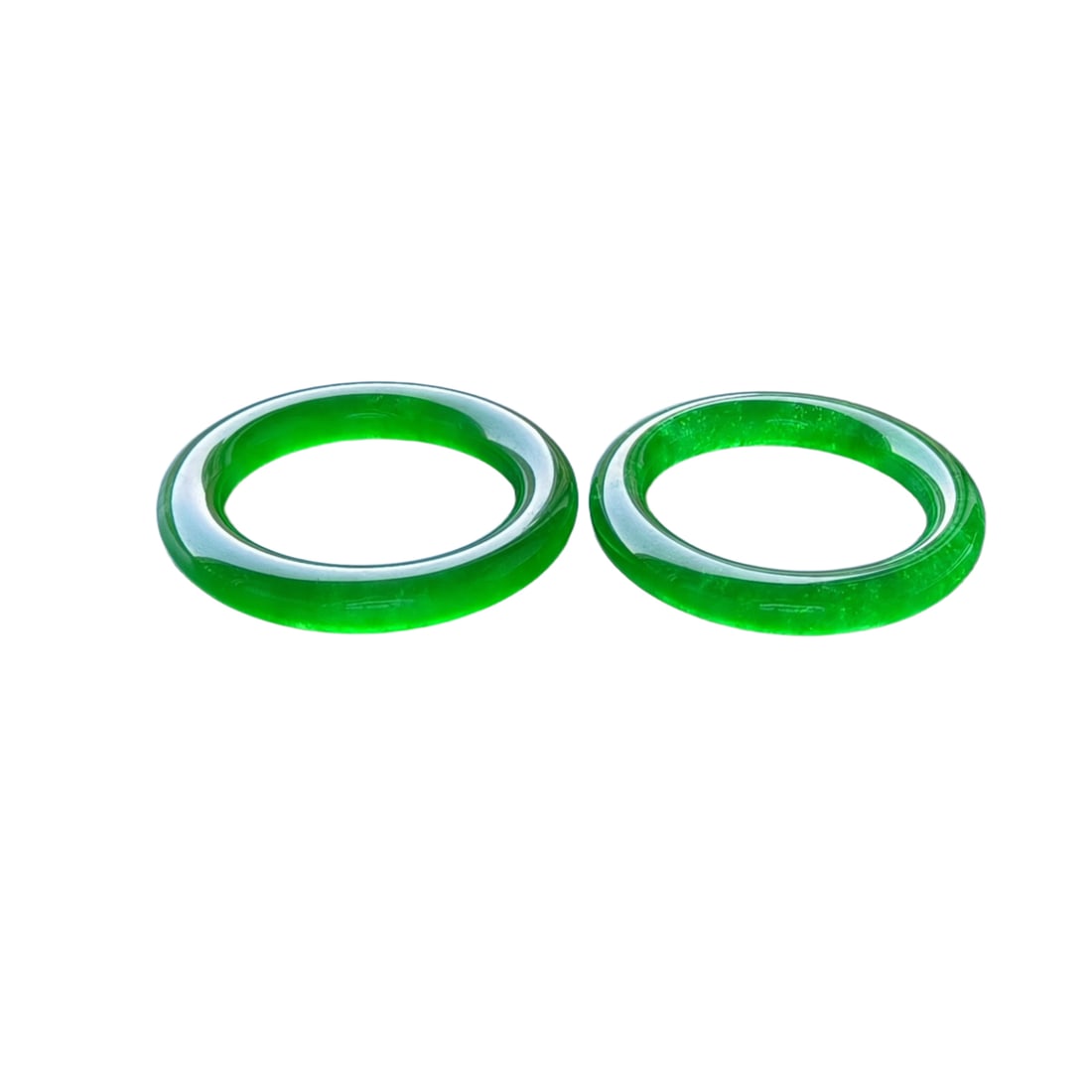 A pair of top-grade jadeite bangles (1 of 8)