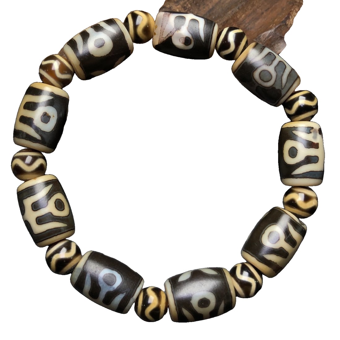 Old Material Noble Person Bead Bracelet (1 of 9)