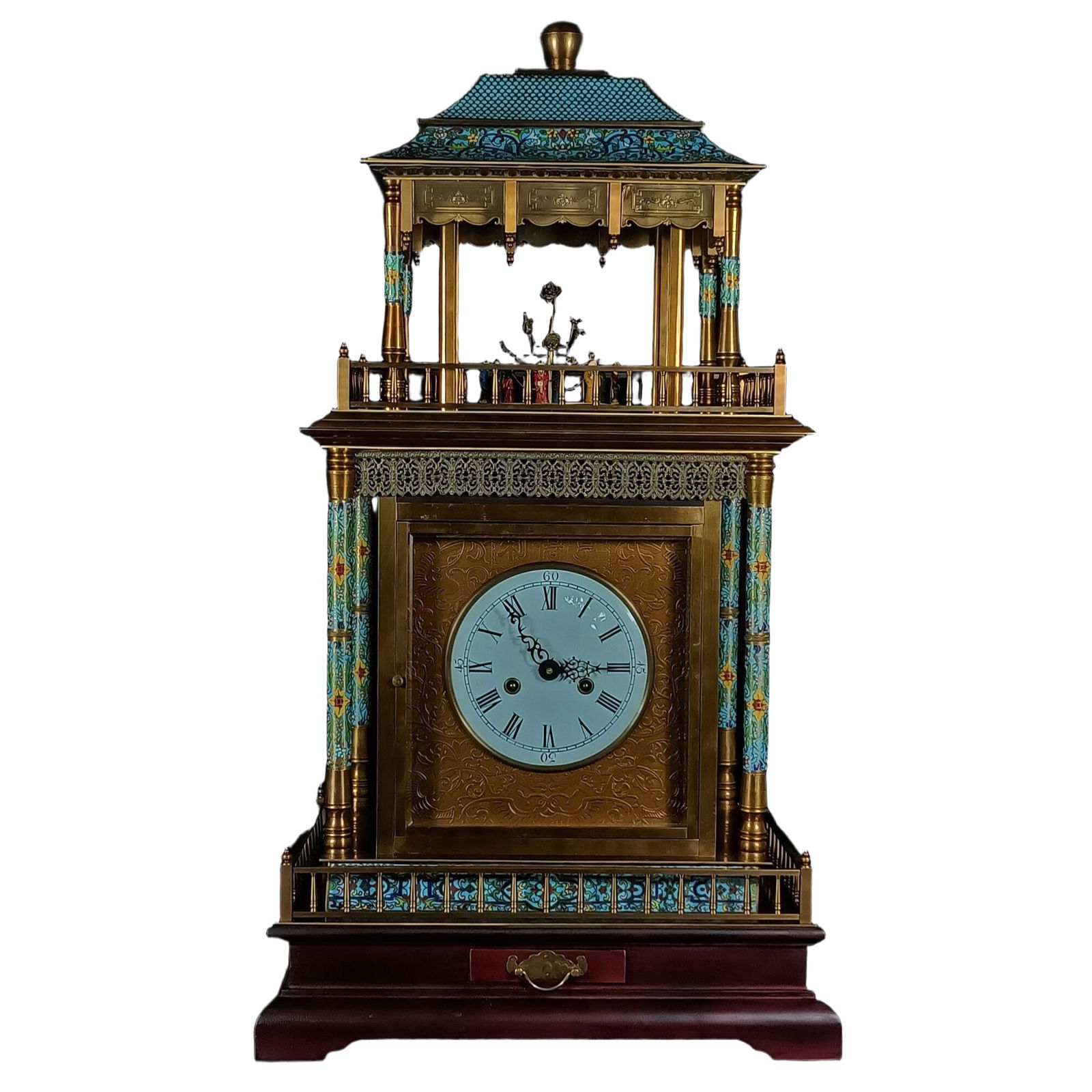 An old cloisonné gold-plated mechanical watch: One Cloisonné Enamel Gilt Antique Mechanical Watch, dimensions 96x52x34 centimeters, weighing 68 jin, in complete condition, exquisite craftsmanship, accurate timekeeping. Freight: 1.International Sh