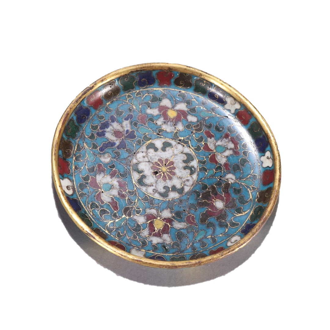Gilt Bronze and Cloisonné Enamel Plate with Interlocking Floral Design: Cloisonné Enamel Plate with Gilt Bronze and Twisted Branch Pattern, diameter 12 cm, weighs 270 grams. The rim and the center edge of the plate are outlined with gilt bronze craftsmanship, rich and ma