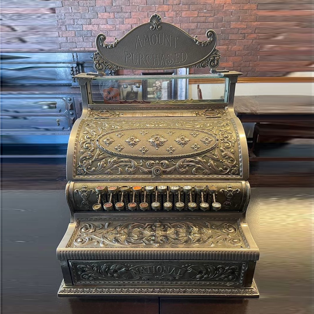 Antique, rare cash register produced by a national company in the United States: This is an old cash register produced by USA NATIONAL.The antique cash register was purchased from an antique shop in the United States about 30 years ago. It was produced by the National Cash Registe