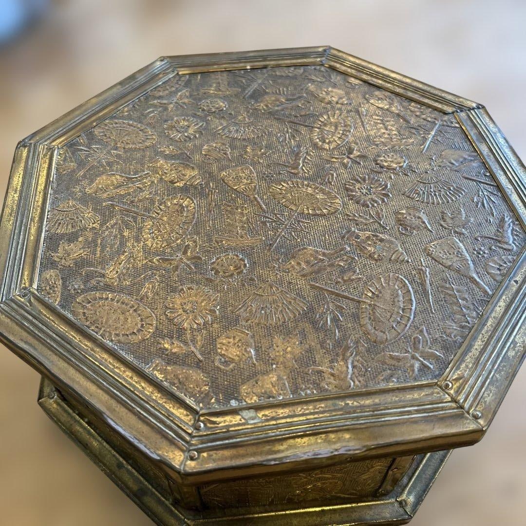 1910 British Antique Octagonal Sewing Box: Made in the UKAntique from 1910Brass workbox, decorated with embossed patternsAn octagonal Edwardian-style box with embossed designs, pink interior.This is an antique octagonal sewing box. It is a Bri