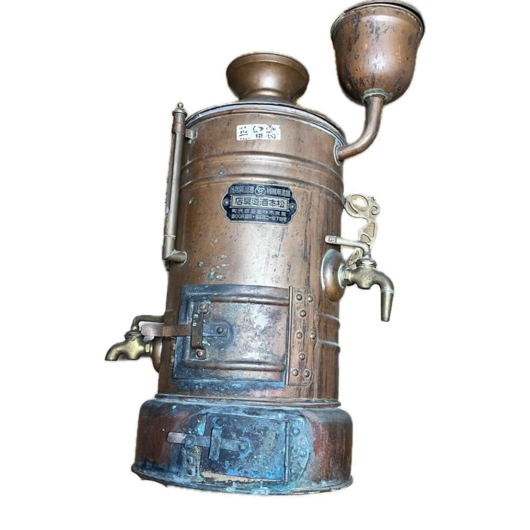 Before the war to the early Showa era, the large-sized copper sake vessel of Matsumoto Shuzo (1 of 4)