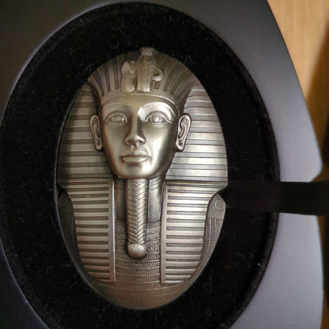 Tutankhamun 2022 3 Ounce 200 Francs: This piece of jewelry is made of 3 ounces of pure silver, with a substantial feel and exquisite craftsmanship, making it an excellent choice for gifting to friends and family or for collection.[With C