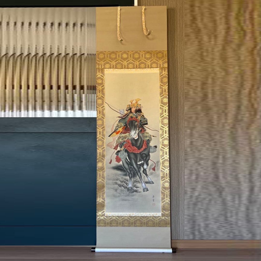 The hanging scroll 'Samurai (Black Horse)' by Morisada: Senjudo's hanging scroll samurai (black horse) Freight: 1.International Shipping: Foreign shipping costs are determined by the destination. 2.Photos, descriptions and valuations are carefully prepared