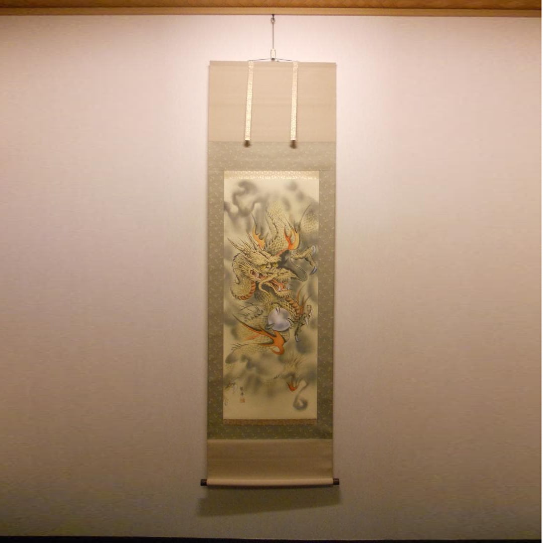 The hanging scroll 'Dragon Chant Cloud Chronicle' by Ryuho Matsui (1 of 11)