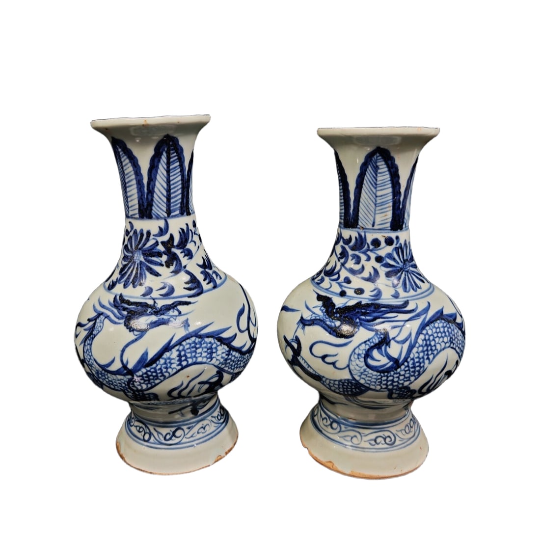 A pair of Yuan dynasty blue and white porcelain vases with dragon and cloud design (1 of 10)