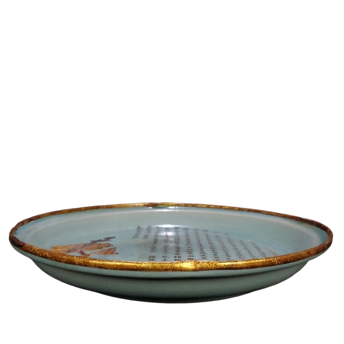 Song Dynasty style Ru Kiln 'Qinglong Temple Made by Imperial Decree' inscribed with the 'Heart: This Northern Song Dynasty Ru Kiln 'Qinglong Temple Imperial Production' flower mouth plate is quite distinctive. It measures 4.9 centimeters in height and 30.3 centimeters in diameter, featuring a gi