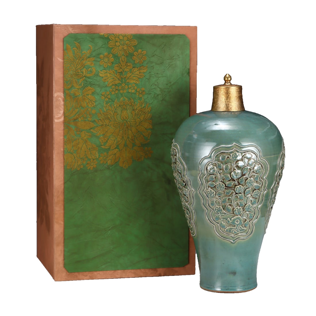 Yuan Dynasty Style Green Glazed Pinched Flower Mei Bottle: This Yuan dynasty green glazed pinch-flowered plum vase stands at 49.5 centimeters tall with a belly diameter of 26 centimeters. The overall shape is elegant, the green glaze has a warm and lustrous c