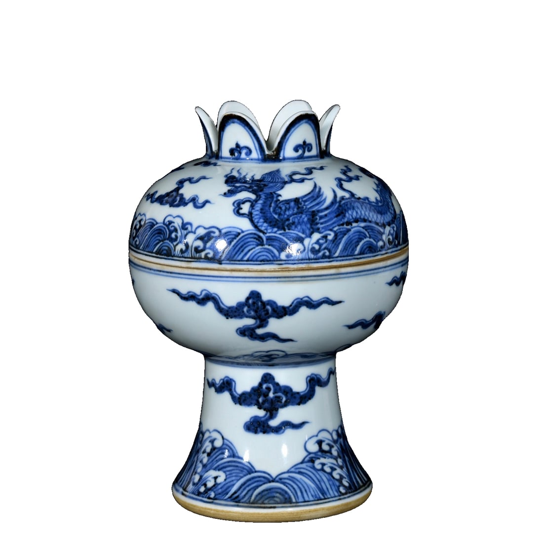 Ming Xuande style blue and white dragon high foot covered jar; 18x13 centimeters: The Ming Xuande blue and white dragon patterned stem cup with lid, with approximate dimensions of 18x13 centimeters, is a distinctive piece of porcelain. It features dragon patterns painted in cobalt