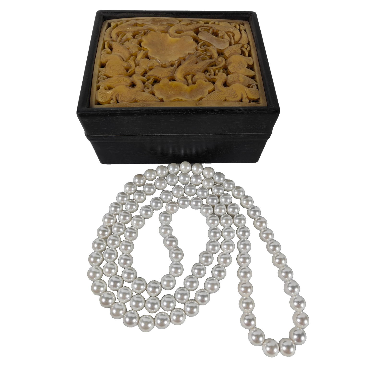 Hetian jade sandalwood box with pearl Buddhist beads (1 of 10)