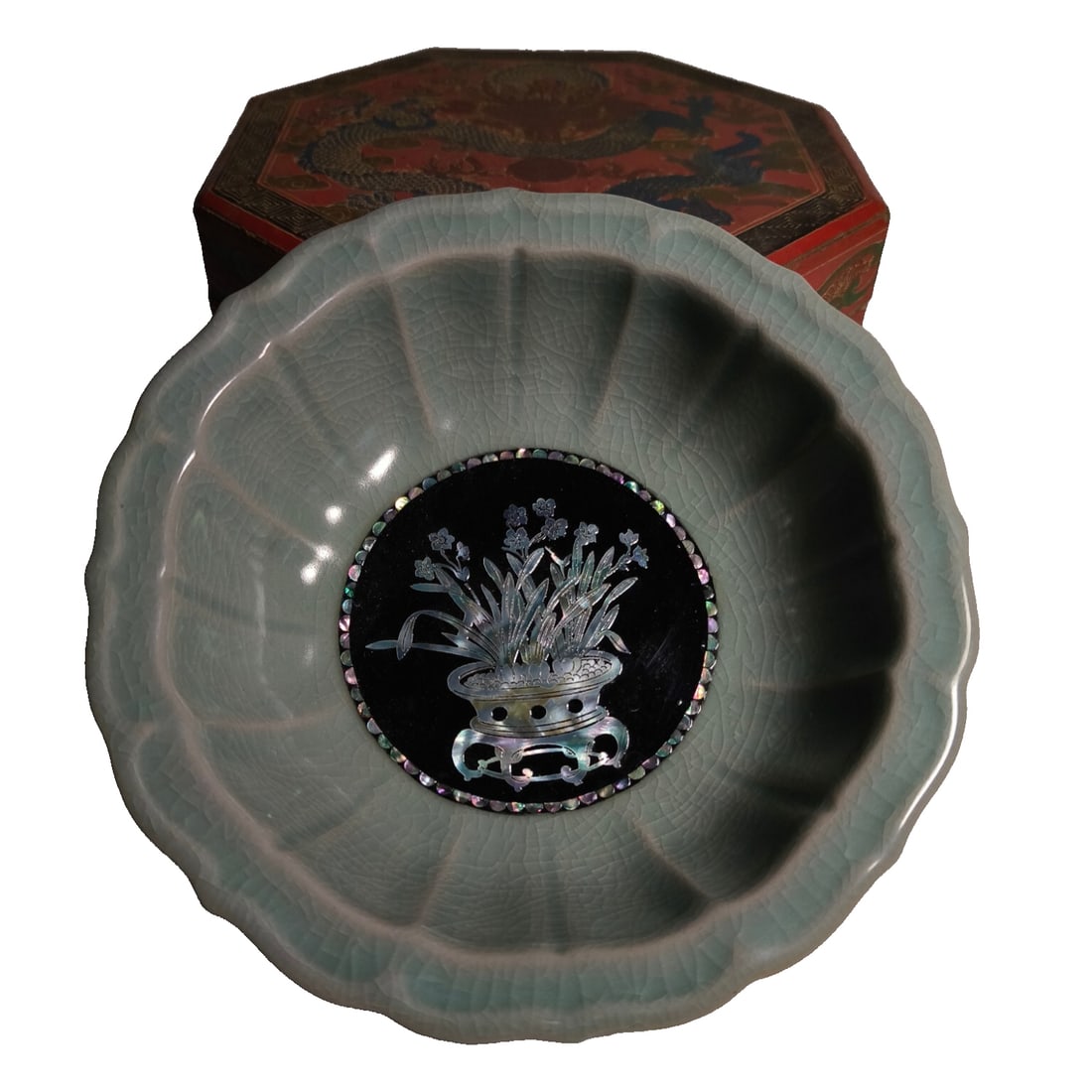 Qing Dynasty style shell ink wash, camphor wood box set: Qing Dynasty style shell pen wash, camphor wood box, height 4.5 diameter 16 centimeters, natural opening, first-class condition, perfect and flawless, an excellent item for collection. Freight: