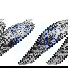 Ming Dynasty Style Blue-and-White Porcelain Vase Depicting Three Visits to the Thatched Cottage: This Yuan dynasty blue and white porcelain vase featuring the story of 'Three Visits to the Thatched Cottage'. It stands 45 centimeters tall, with exquisite artwork that vividly depicts the scene, and