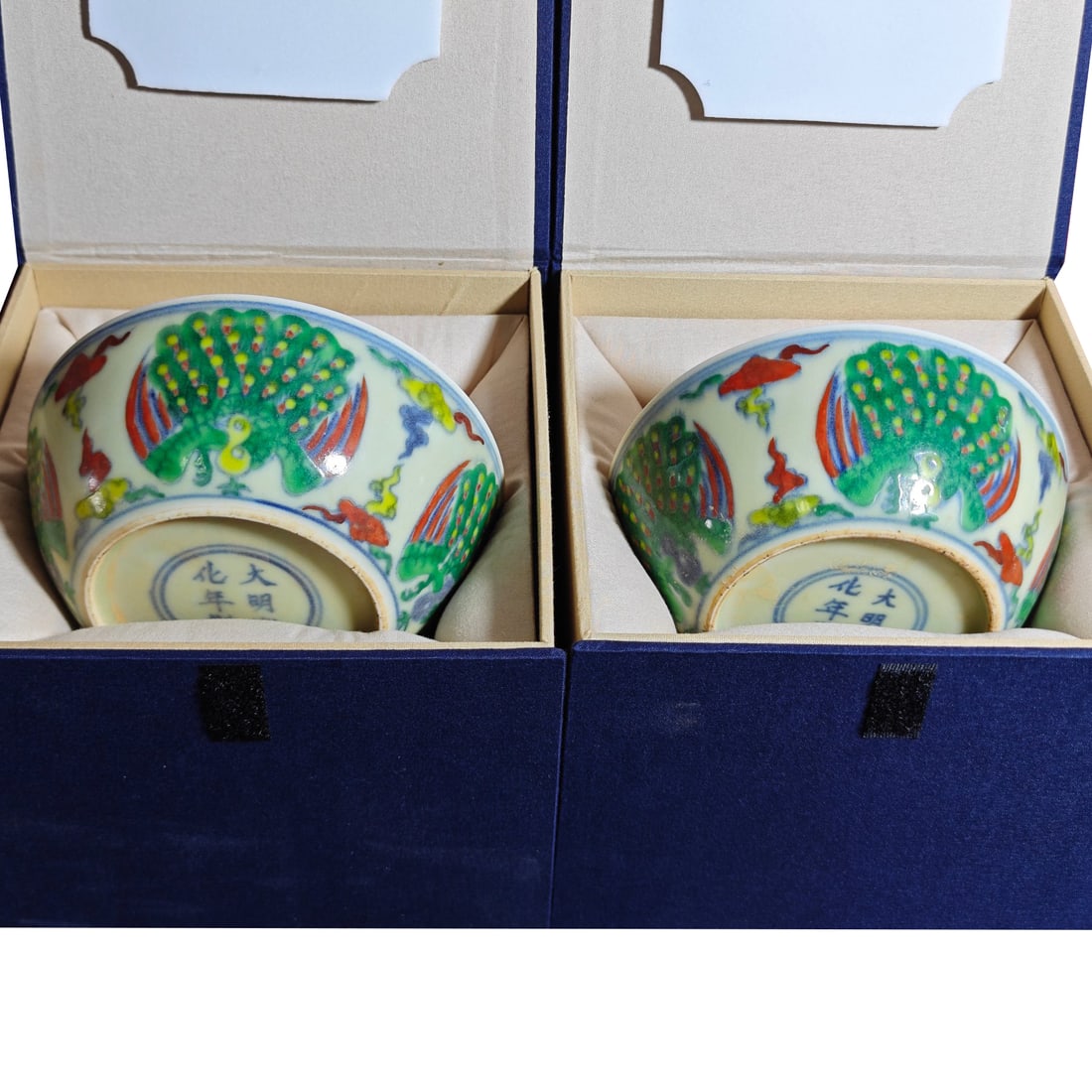 Ming Chenghua style Doucai bowl: A pair of Doucai bowls in the Chenghua style of the Ming Dynasty, with a mouth diameter of about 5.2 cm x 13.8 cm. They are adorned with peacock patterns through delicate Doucai craftsmanship,