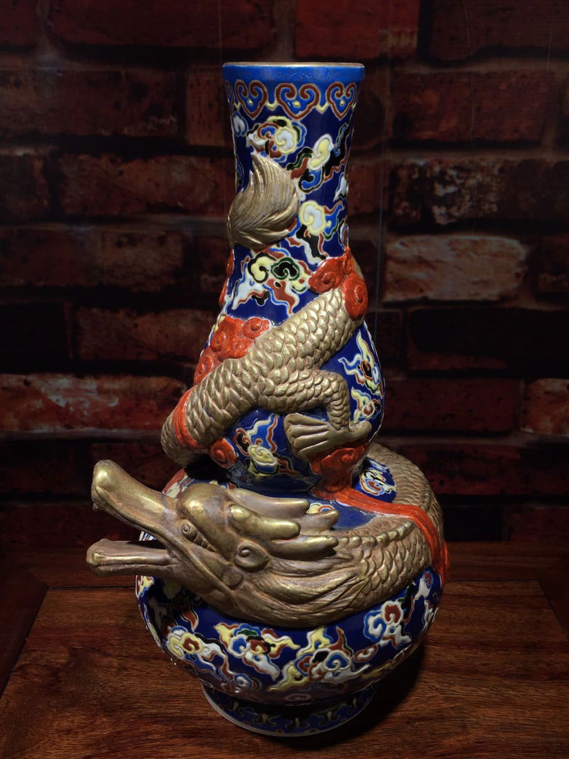 Enamelled Celadon Glaze Gourd-shaped Vase with Gold Inlaid Dragon Design - 2