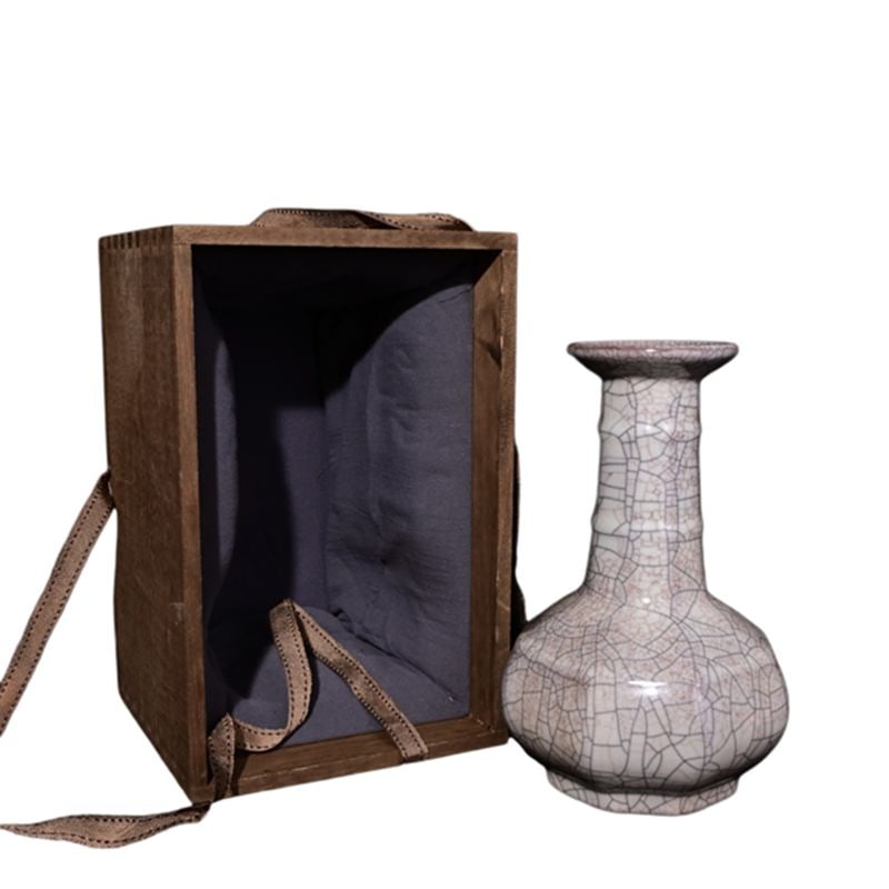 Song Dynasty style Ge Kiln octagonal bottle: This Song Dynasty Ge Kiln octagonal bottle (approximately 23 cm tall and 15.5 cm wide) is a typical exquisite piece of Song dynasty porcelain. It is renowned for its unique crackled decoration, with