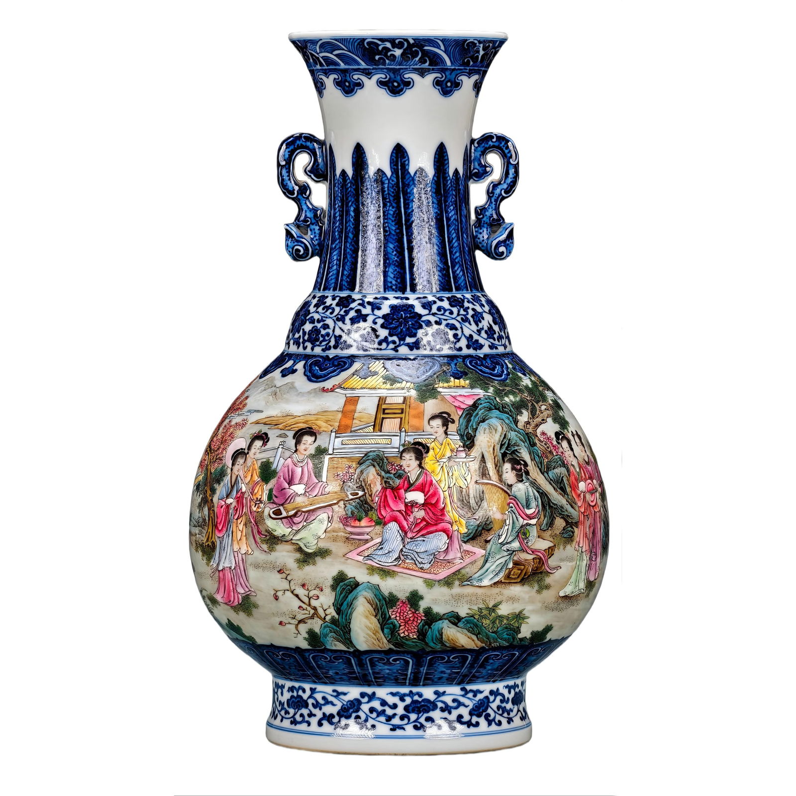 Qing Dynasty Qianlong Style Blue and White Porcelain Vase with a Scene of Ladies Enjoying Themselves: A Qing Dynasty Qianlong-style blue and white porcelain vase with a full-body scene of ladies in a garden, 44 cm tall and 25 cm wide. The vase is exquisitely and beautifully crafted, with its entire su