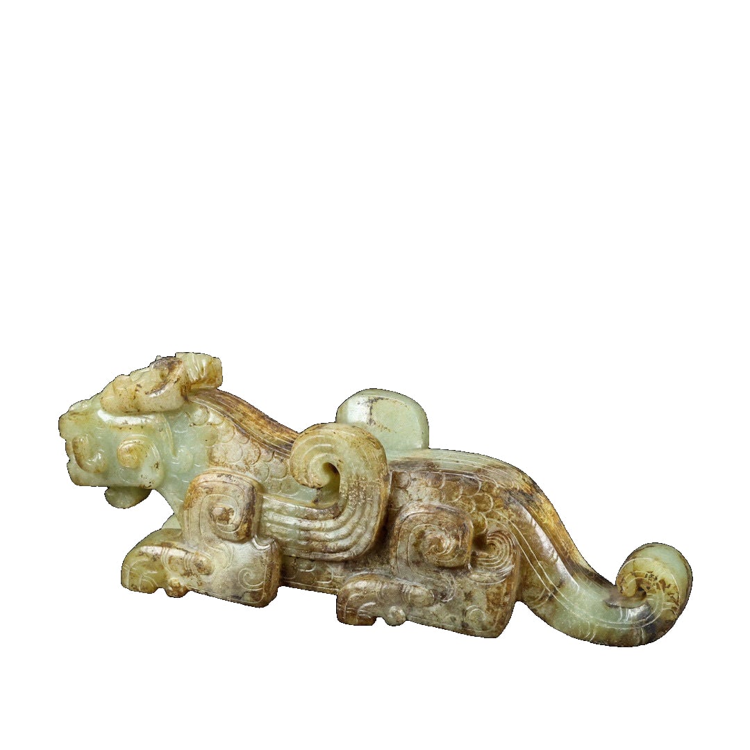 Hetian Mountain Material Chi Tiger: Hetian mountain material Chi Hu, with fine jade texture and exquisite carving, has iron rust and copper patina attached all over, with a length of 15 centimeters, width of 3.6 centimeters, height of