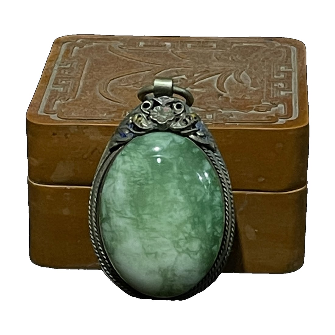Jade Inlay Copper Enamel Pendant: Jade Inlayed Copper and Enamel PendantSpecifications: Height 5.5cm Width 3.4cm Weight 34g Freight: 1.International Shipping: Foreign shipping costs are determined by the destination. 2.Photos, descrip