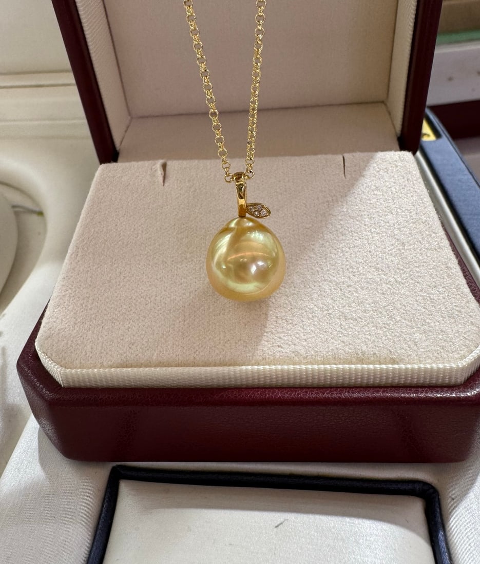18k gold diamond inlaid 12-13mm aurora bright South Sea golden pearl pendant (1 of 4)