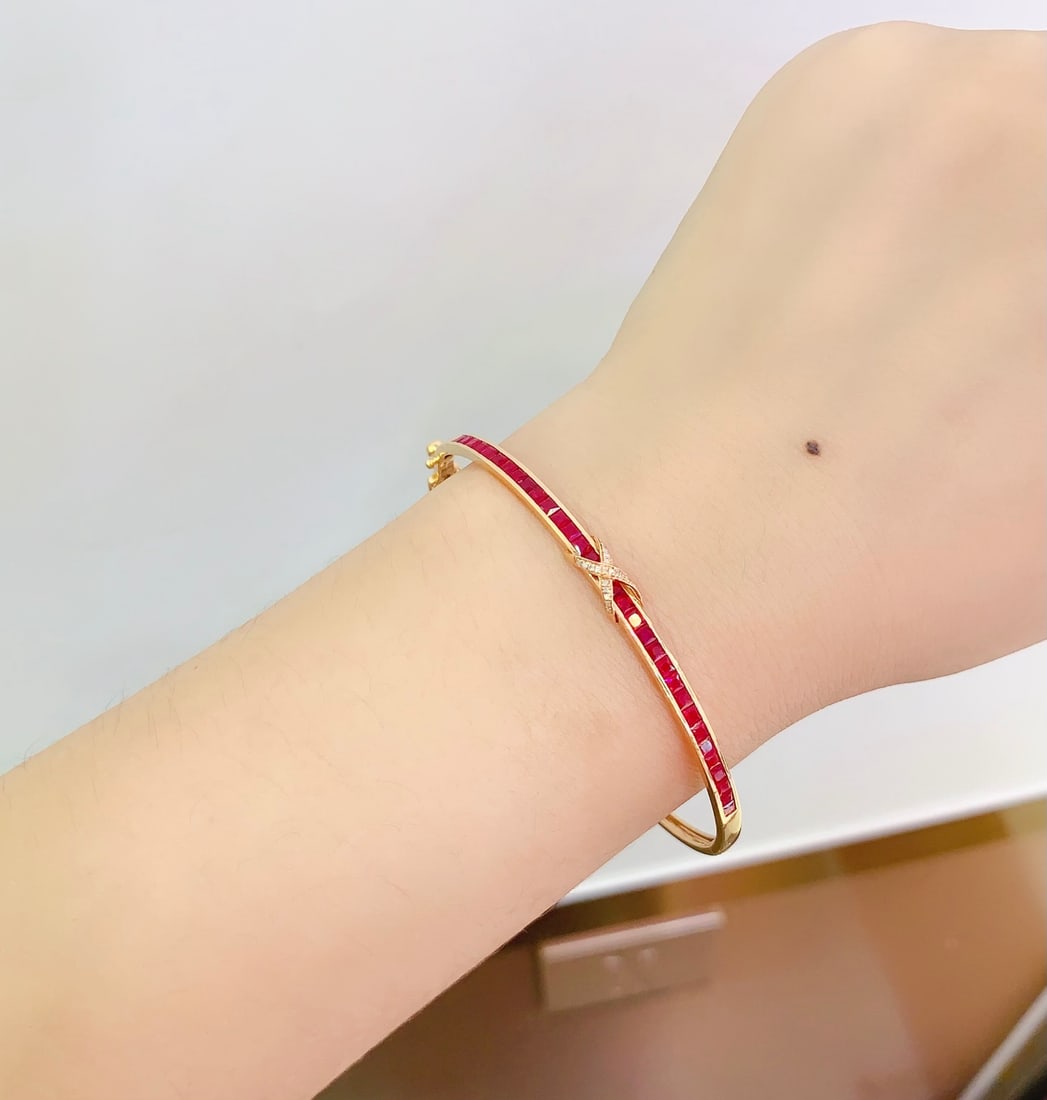 18k Natural Ruby Bracelet (1 of 6)