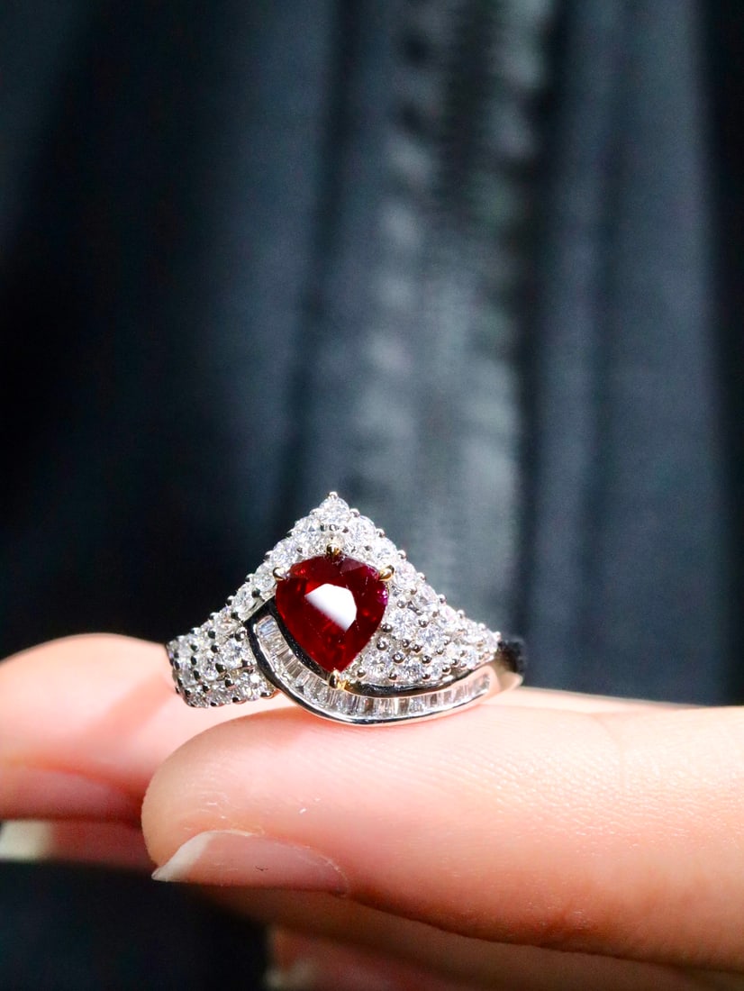 18K Untreated Ruby Ring: 18K Unheated Ruby Ring, Main Stone 0.82ct, Total Weight 2.97g, Diamonds 0.088ct