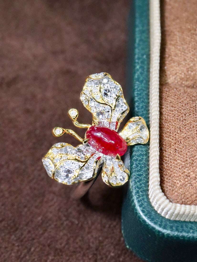 18K No Heat Ruby Ring: 18K No Heat Ruby RingGold Weight 3.31g Main Stone 1.28ct Diamonds 0.452ct