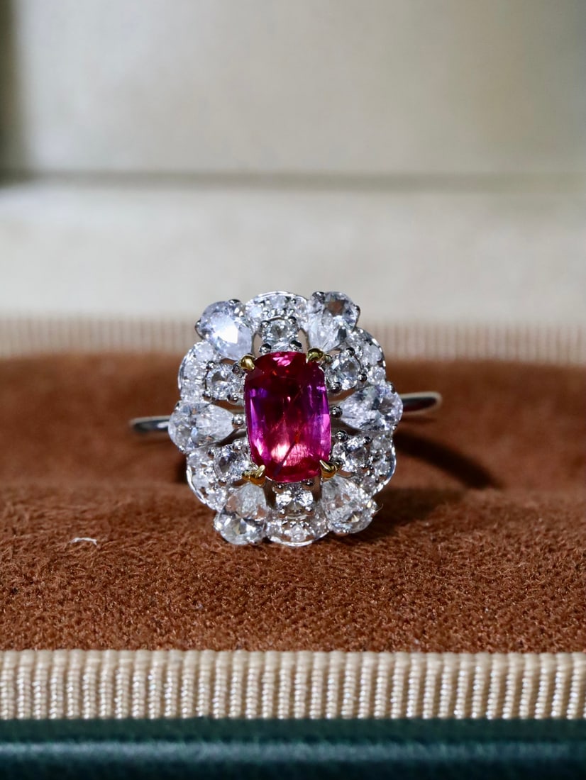 18K Untreated Ruby Ring: 18K No heat ruby ring, main stone 0.89ct total weight 3.55g with 0.09ct diamonds