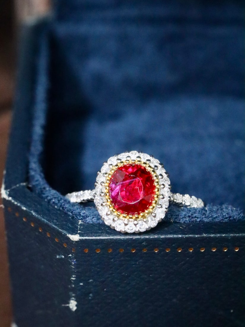 18K Untreated Ruby Ring: 18K Unheated Ruby RingGold Weight 2.05g, Main Stone 0.81ct, Diamonds 0.284ct