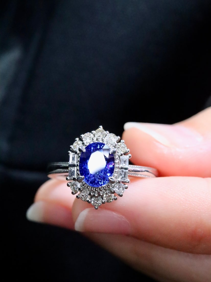 Pt950 Sri Lankan Sapphire Ring: Pt950 Sri Lankan Sapphire Ring, main stone 1.75ct, color fabulous, deep Royal Blue, crystal clean and transparent, set with diamonds 0.381ct, gold weight 5.56g