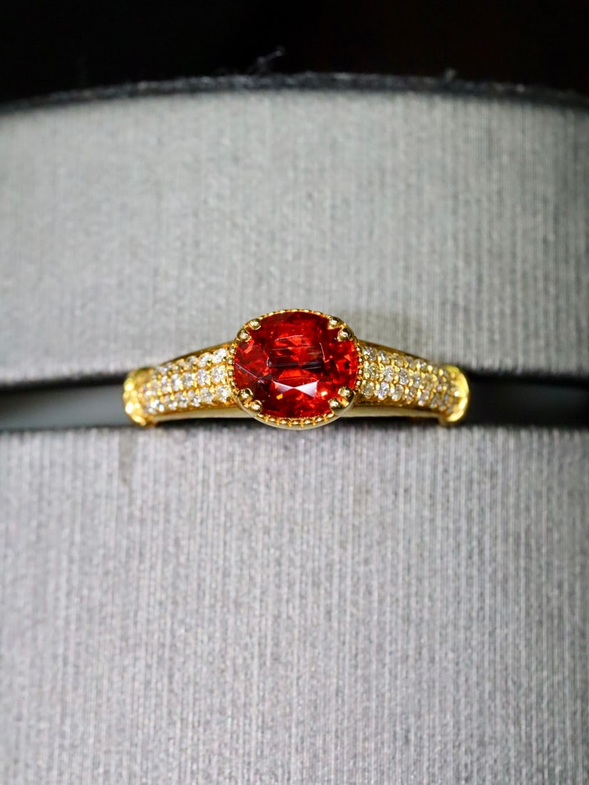 18K Fender Ring: 18K Fender RingMain stone 1.4ct, gold weight 2.06g, diamond 0.192ct