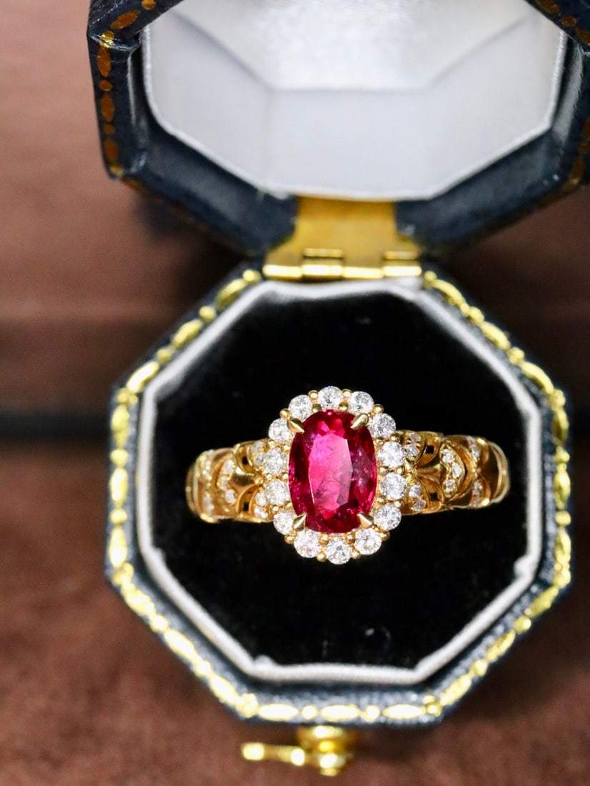 18K Gold Ruby Ring without Heat Treatment: 18K gold unheated ruby ring, total weight 2.91g, main stone 1.1ct, diamond 0.066ct, cultured diamonds 0.21ct
