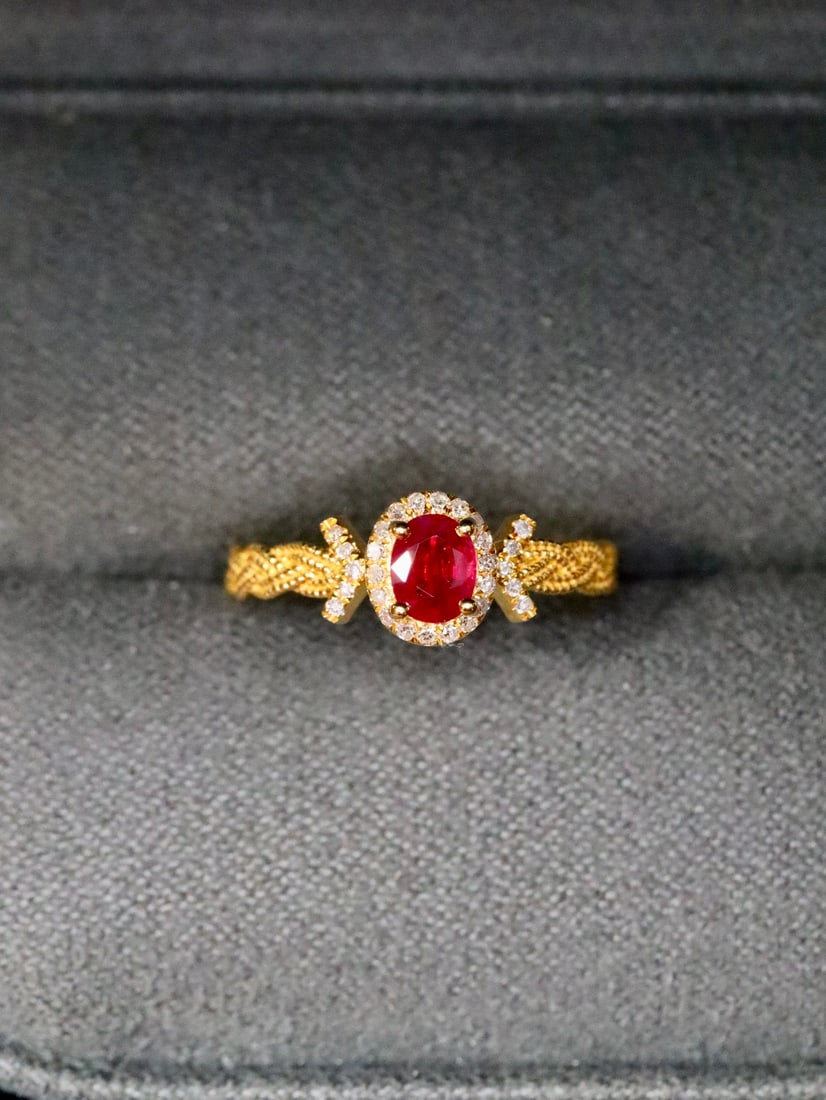 18K Ruby Ring: 18K Ruby Ring, Main Stone 0.45ct Total Weight 1.82g Diamonds 0.102ct