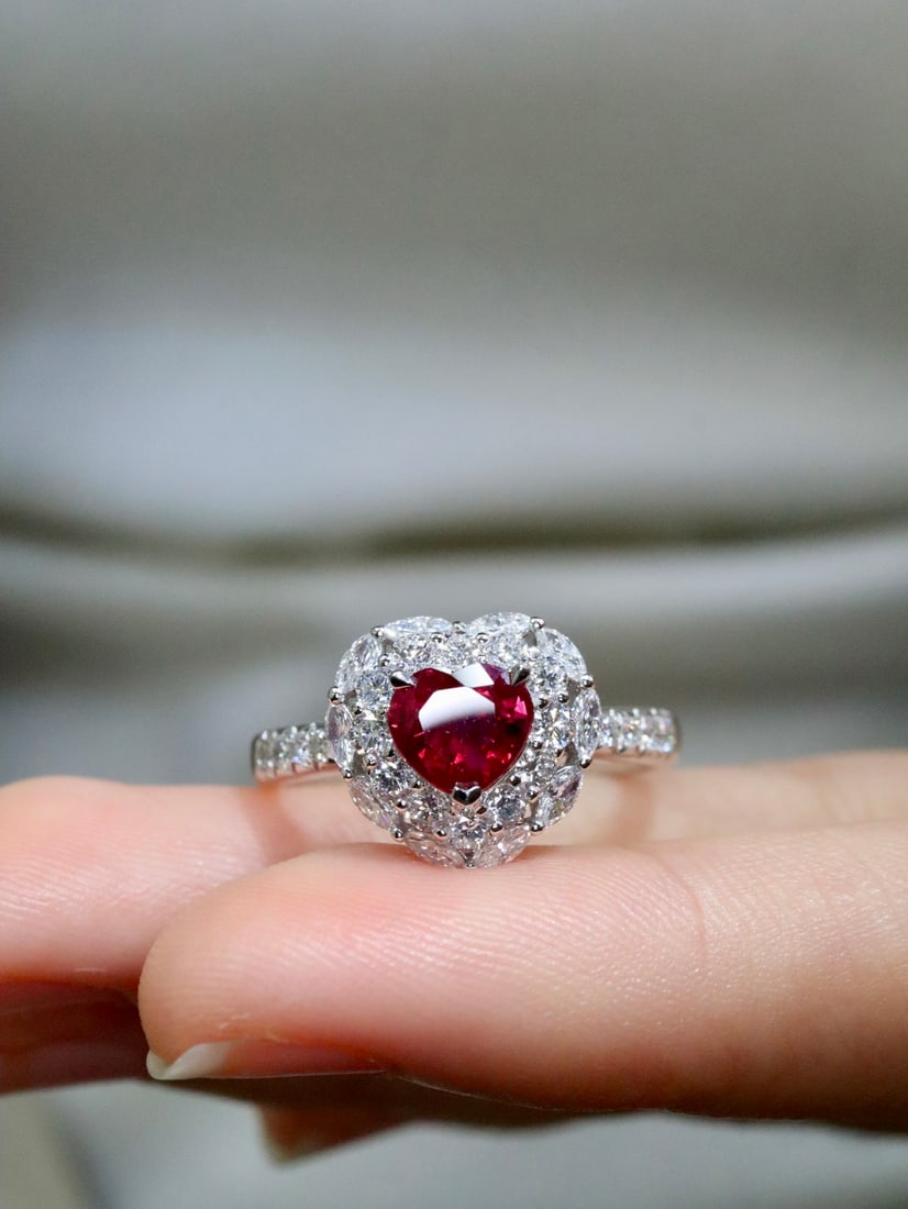 PT950 Ruby Ring: PT950 Ruby Ring, Gold Weight 6.6g, Main Stone 1.0ct Diamond, 0.14ct Cultured Diamond, 0.638ct