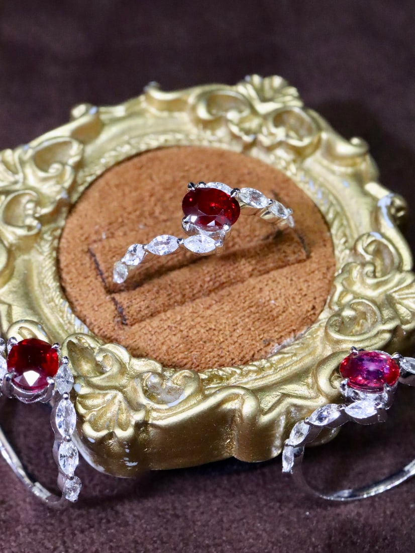 18k Untreated Ruby Ring: 18k No Heat Ruby RingTotal weight approximately 1.7g, main stone 0.85ct diamond, 0.112ct white sapphire, 0.48ct blue sapphire