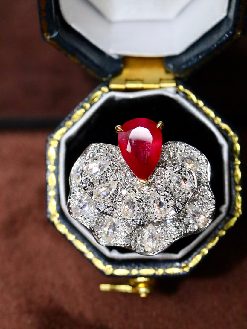 18K No Heat Ruby Ring: 18K unheated ruby ring, gold weight 4.95g, main stone 1.57ct, diamonds 0.488ct